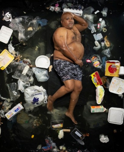 fstoppers-gregg-segal-lying-in-trash-photography-series_12