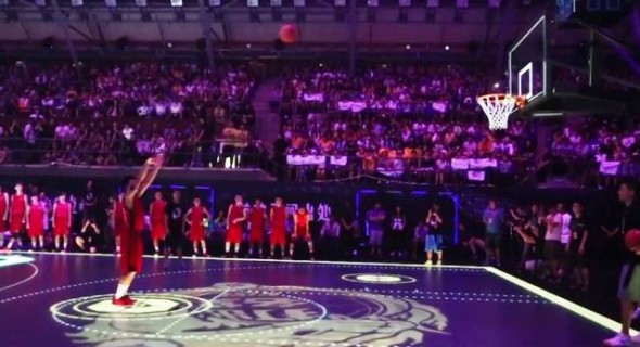 全球首個 LED 地板籃球賽 識發光及追蹤球員動態