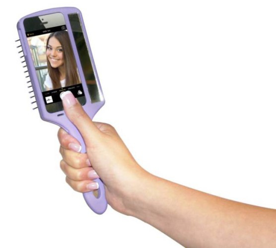 自拍新神器？ Selfie Brush 女士自拍手機殼！