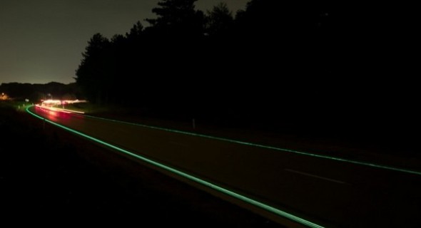 優雅實用兼備！荷蘭建成全球首條夜間發光公路