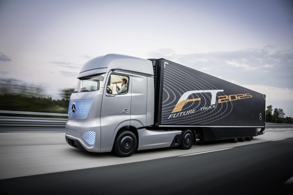 平治展示最新自動駕駛貨車技術