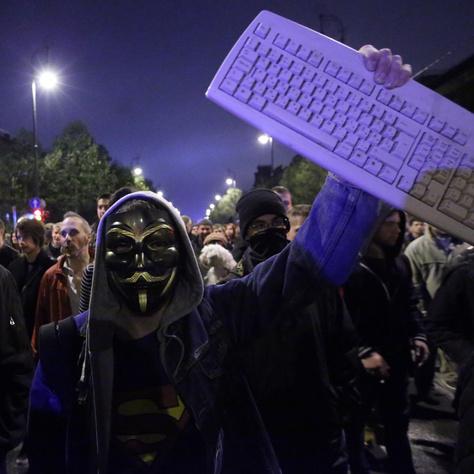 互聯網數據要徵稅  匈牙利過萬人上街抗議