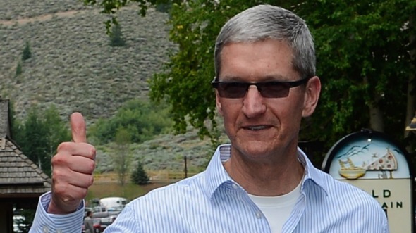 tim-cook-thumbs-up
