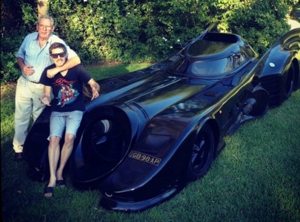 像真度極高！澳洲男子打造蝙蝠車可於路面合法行駛