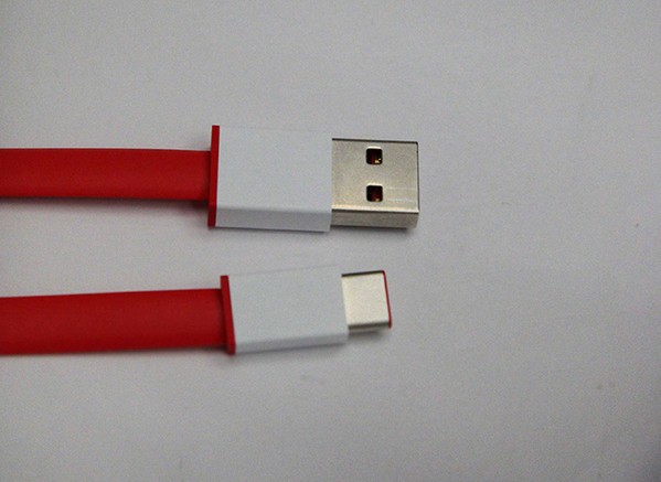 OnePlus Two 全新 USB 線曝光！兩邊插頭都可以正反插