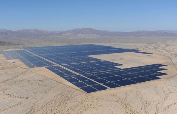 900 萬塊電池板組成！美國加州建成全球最大太陽能發電廠
