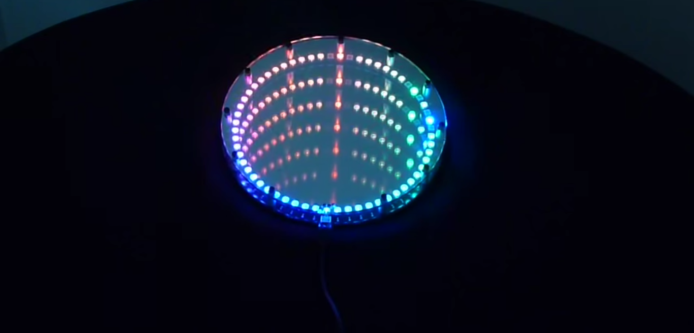 活用半透鏡片　「無限」深度的 3D 潮 LED 時鐘