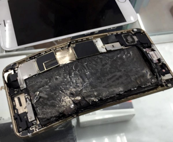 罕見意外！iPhone 6 Plus 充電爆炸後一分為二