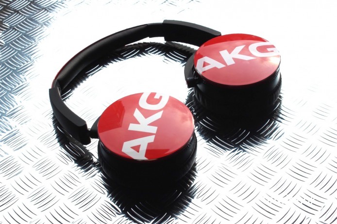 潮流與音質的平衡 　AKG Y-SERIES Y50 耳機初步評測