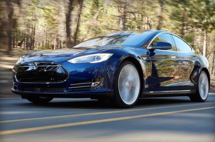 Tesla 發表全新 Model S 70D