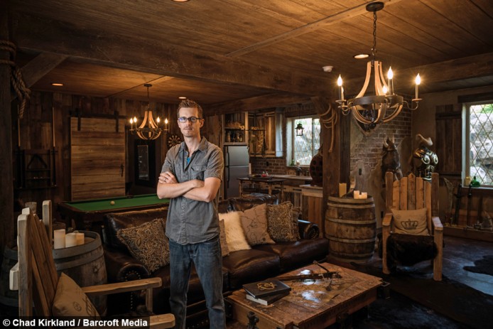 美漫畫家用兩年花 $50,000 美金打造出 Elder Scrolls 地下室