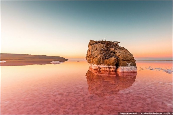 不輸天空之鏡：粉紅色的 Koyashskoye 鹽湖