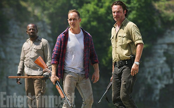 the-walking-dead-season-6-photos-show-new-characters