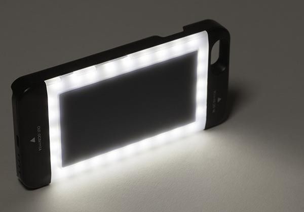 內置環形閃燈  Volta iPhone 電池手機殼登場