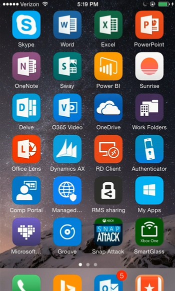 Satya Nadella 口中的「iPhone Pro」，裡面充滿一系列 Microsoft apps