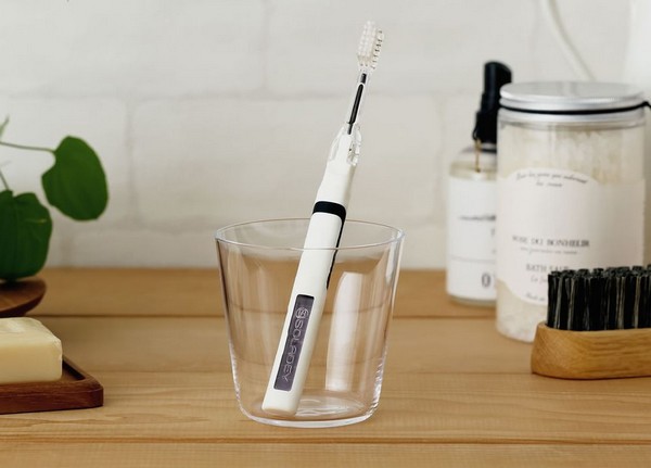 無需再靠牙膏！SOLADEY N4 太陽能牙刷可有效去除牙漬