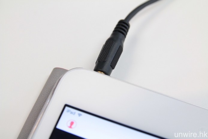 用 3.5mm 插頭直接連接電腦喇叭，是 Apple Music 入屋最簡單的方法。