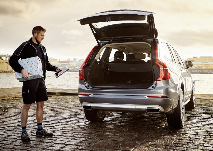 行李箱自動開  Volvo 推聖誕購物派遞服務