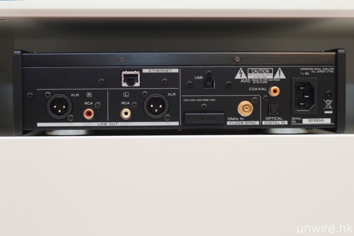 與 UD-503 相比，NT-503 仍配備 RCA Audio 及 XLR Line Out 輸出，以及 USB Type B、同軸、光纖及 10MHz 同步時鐘輸入端子，但就刪去了 RCA 輸入，增加 Ethernet 介面及藍牙接收器。