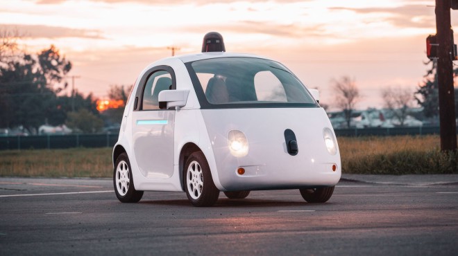 為無人駕駛汽車作準備  Google 測試無線充電系統