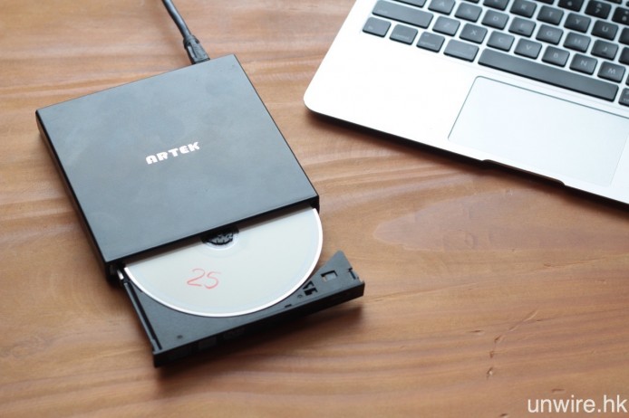 現時的手提電腦鮮有內置光碟機，要擷取 CD 就需要連接外置式光碟機。