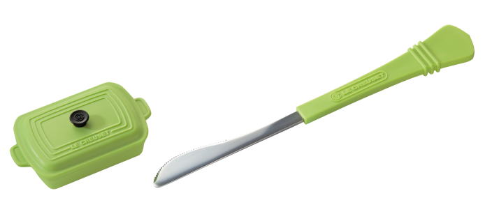 8. 綠色長方形淺底鍋餐刀
