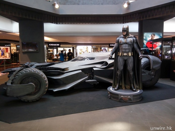 又一城 x《蝙蝠俠對超人：正義曙光》 原大雕像 ﹑ 蝙蝠戰車及 Pop-up Store 搶先睇！