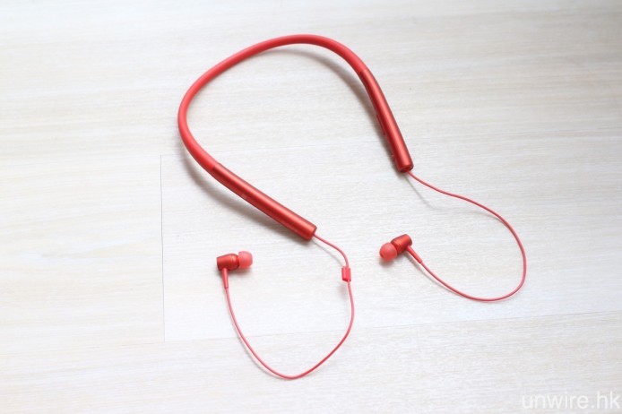 h.ear in Wireless 改用掛頸式設計。