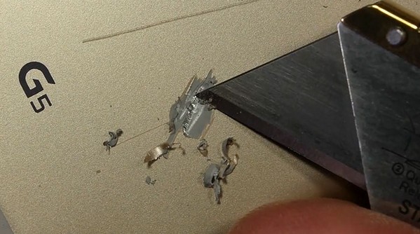 官方高層解畫！LG G5 機殼「灰底」只係底漆而非塑膠