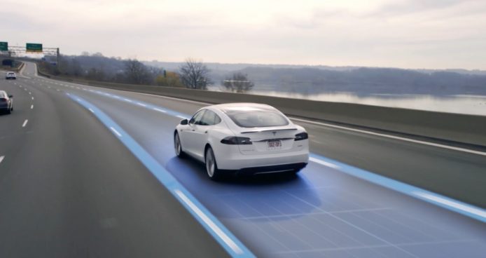 Tesla 推出 Autopilot 1 個月免費試用計劃