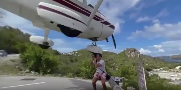 攝影師為了拍攝飛機降落險喪命