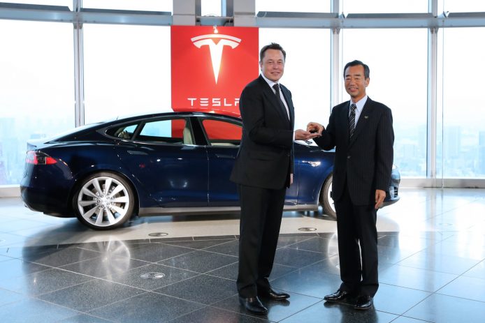 兩強聯手！Tesla 獲 Panasonic 注資 16 億美元提升電池產能