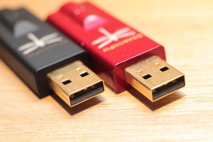 兩只蜻蜓的 USB 端子均經過鍍金處理。