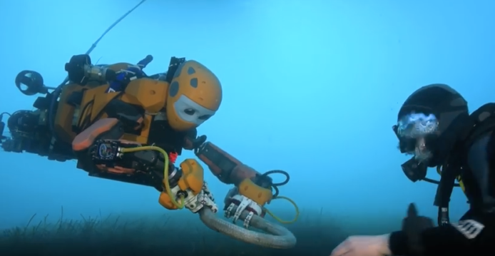海底奇兵？史丹福大學開發人形潛水機械人