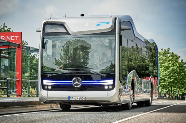 識自動埋站接載乘客上落！Mercedes-Benz 無人駕駛「未來巴士」完成首次路面測試