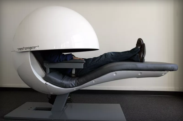 提高打工仔工作效率！MetroNaps EnergyPod 座椅讓你午飯後輕鬆小睡片刻