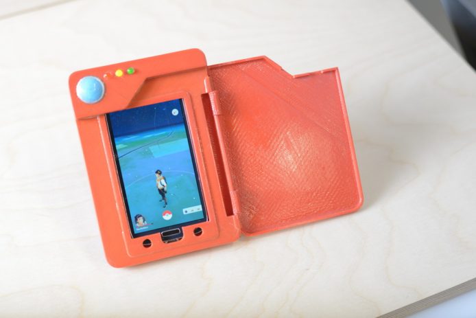 玩得專業！自製 3D 打印 Pokemon 圖鑑電池手機殼