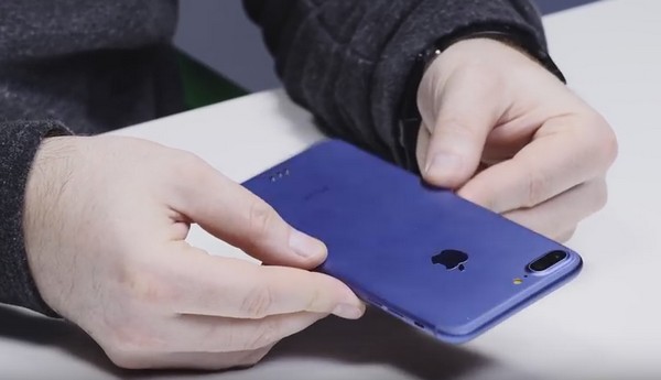 【有片睇】多角度睇清細節！深藍色 iPhone 7 Plus 原型機曝光！？