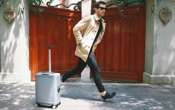 來讓我跟你走！COWAROBOT R1 智能行李喼自動跟用家移動