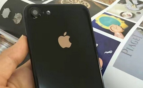 百幾蚊就搞掂！華強北有商舖提供 iPhone 6 改「亮黑」機身服務