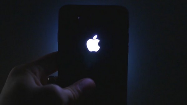 【有片睇】引入 MacBook 特色！高手改裝 iPhone 7 Plus 令 Apple Logo 識發光