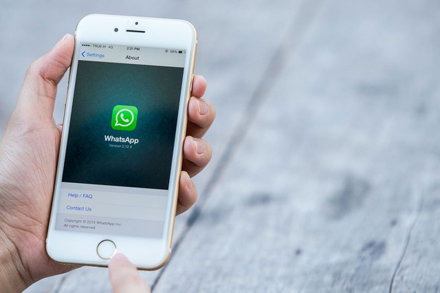 Facebook 跪低！暫停在英國收集 WhatsApp 用戶資訊