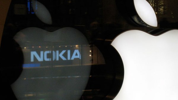 回歸手機市場前先壯聲威！Nokia 決定控告 Apple 侵犯多項手機專利技術