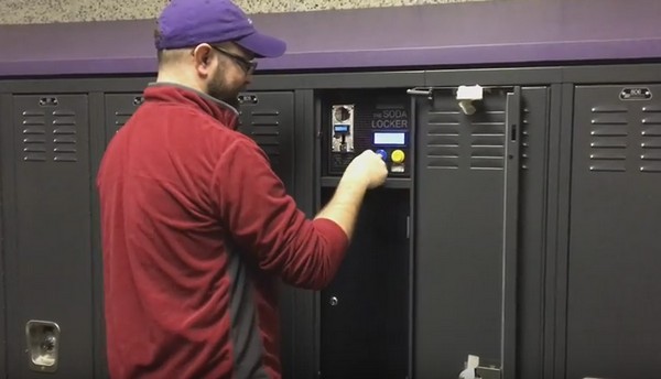 【有片睇】DIY 完全防盜！聰明中學生將儲物櫃改裝成自動售賣機賺錢