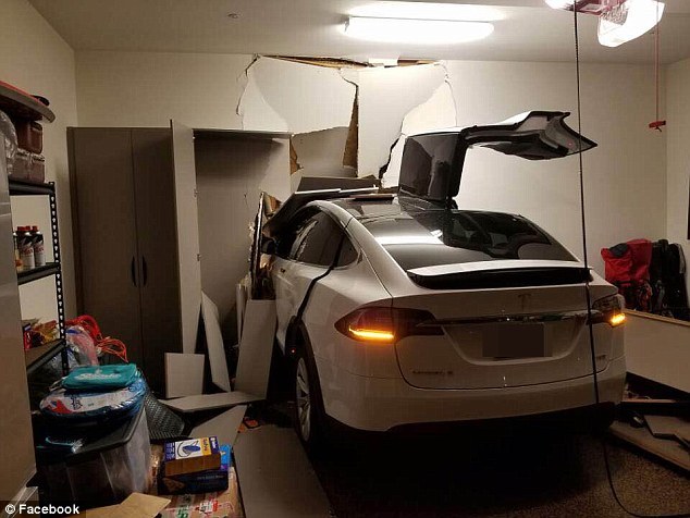 Model X 自動加速撞牆  Tesla 美國挨告
