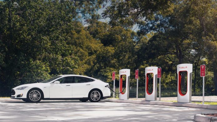 著數兩週後取消！買 Tesla 免費用 Supercharger 最後機會