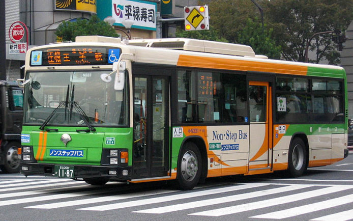 遊車河同時餵飽手機   東京巴士將提供 USB 充電器