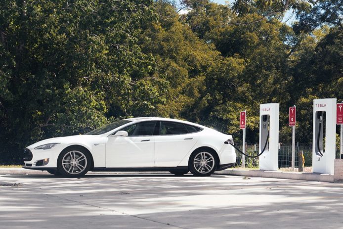 每分鐘 $3.1！Tesla 公佈充電站收費詳情