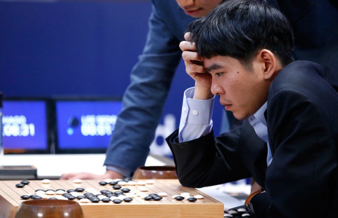 被 AlphaGo 嚇到，韓國圍棋賽事實施智能電話禁令