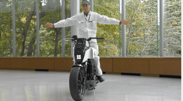 不怕低速行駛，Honda 展示自動平衡電單車